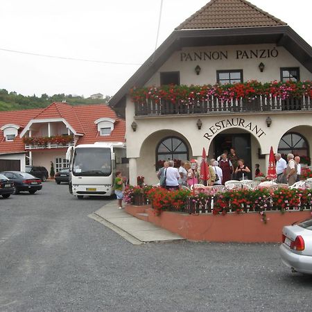 Pannon Panzio Restaurant Hotel Pannonhalma Bagian luar foto