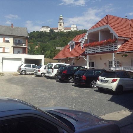 Pannon Panzio Restaurant Hotel Pannonhalma Bagian luar foto