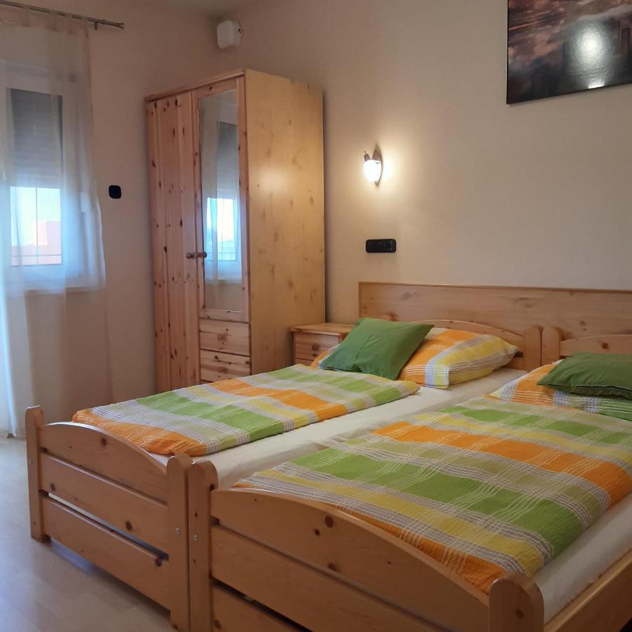 Pannon Panzio Restaurant Hotel Pannonhalma Bagian luar foto