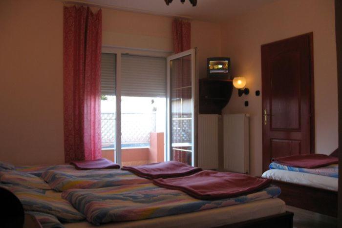 Pannon Panzio Restaurant Hotel Pannonhalma Bagian luar foto